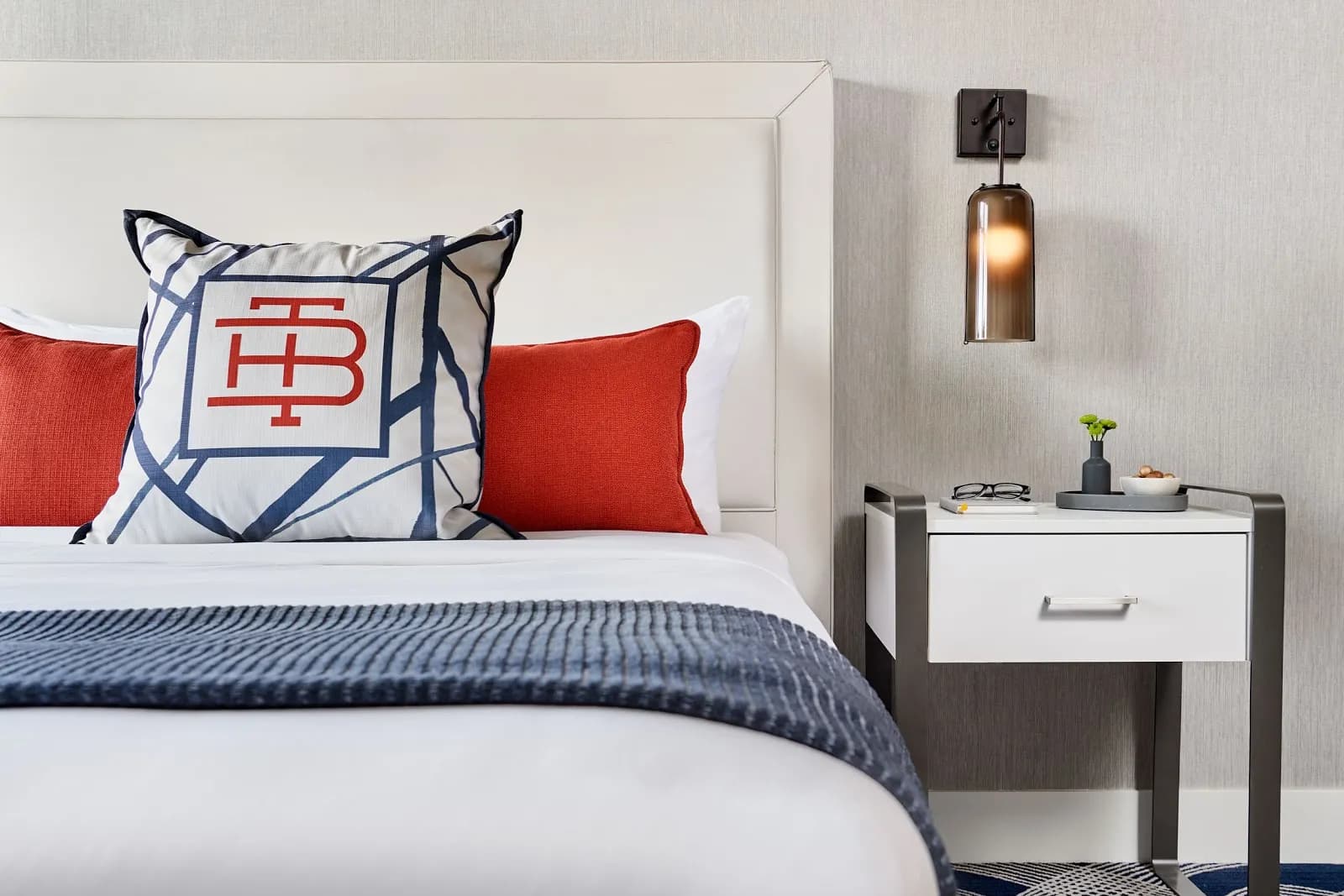 bedroom-pillows